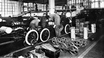 Fließbandarbeiter, um 1913 in Automobilfabrikation von Henry Ford 
